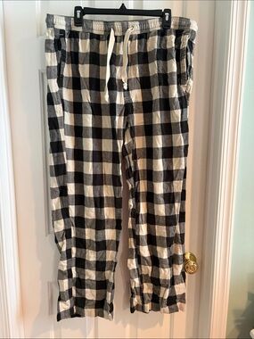 American Eagle Outfitters Black and Cream Plaid Lounge Pants